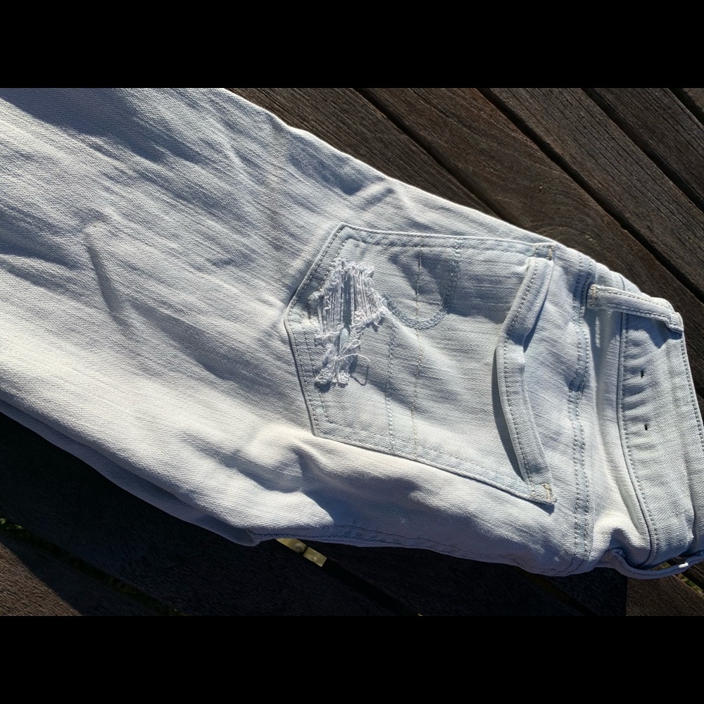 American Eagle Ripped Jeans - Picture 3 of 4